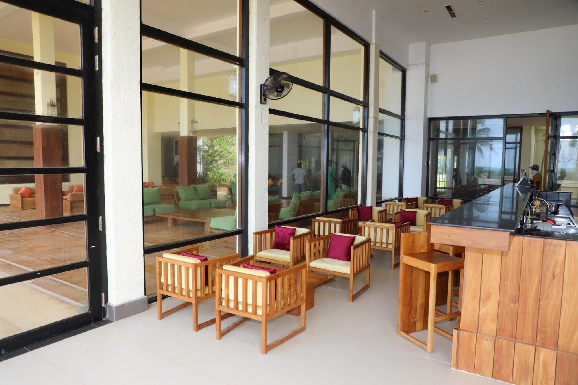 Grand Beach Wadduwa Exterior photo