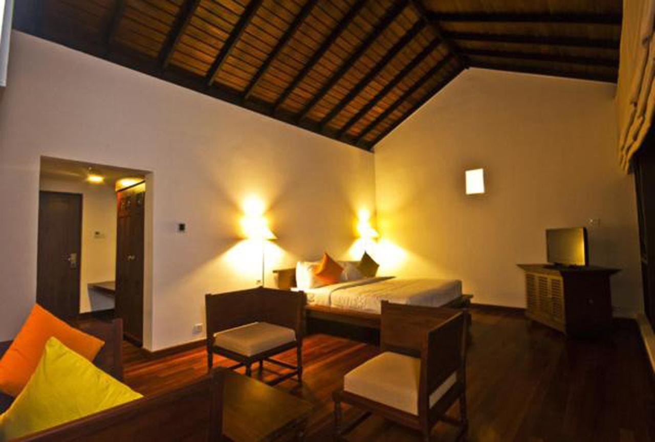 Grand Beach Wadduwa Exterior photo