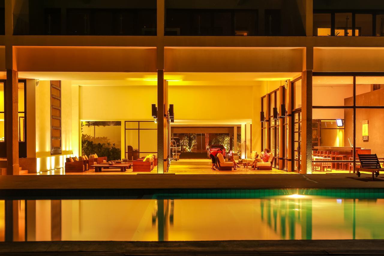 Grand Beach Wadduwa Exterior photo