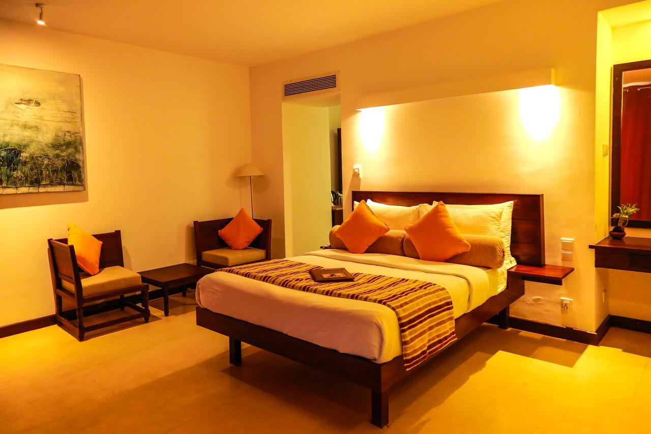 Grand Beach Wadduwa Exterior photo