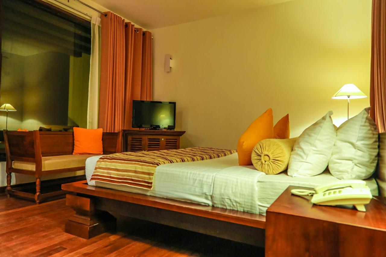 Grand Beach Wadduwa Exterior photo
