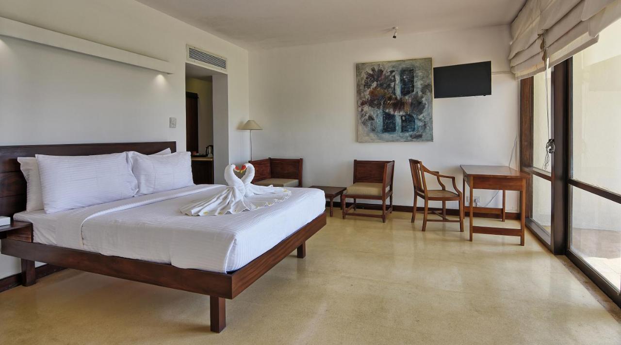 Grand Beach Wadduwa Exterior photo
